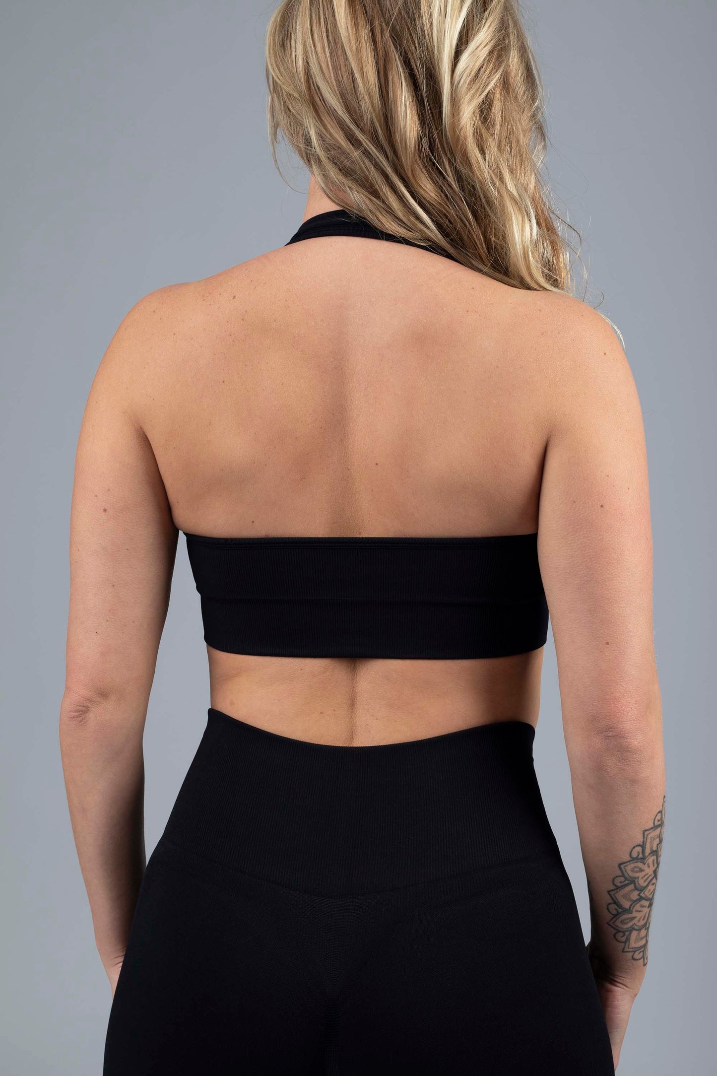Seamless halter sports bra - Black